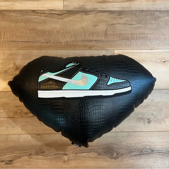 Nike SB Tiffany Dunk Diamond Pillow - Picture 6 of 6